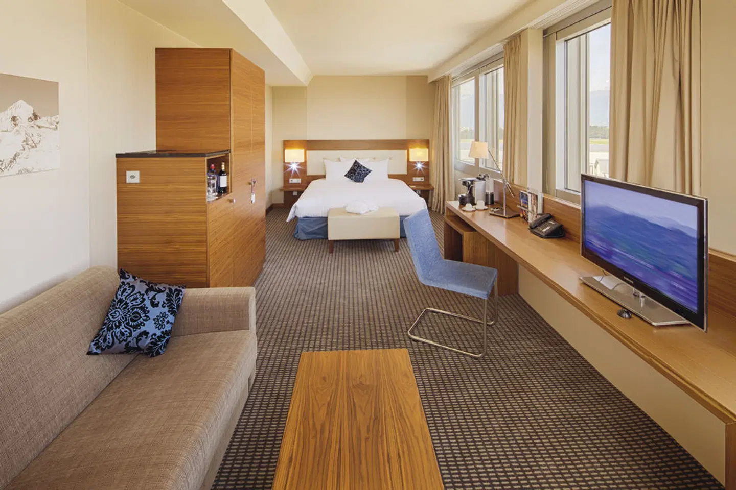Mövenpick Hotel & Casino Geneva ROOM_EXAMPLE