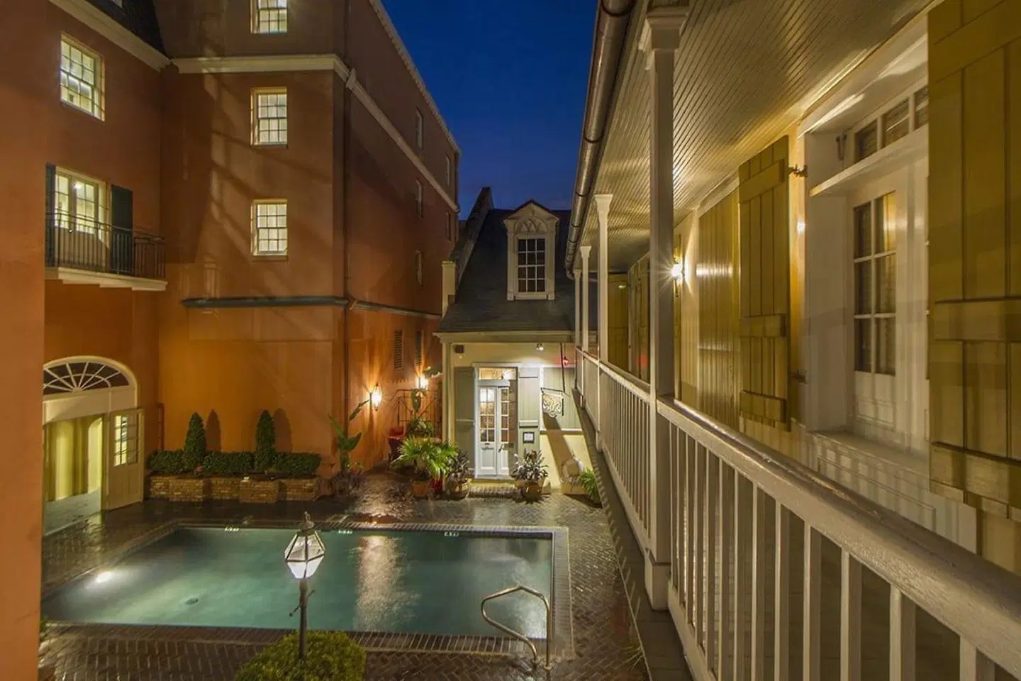 Dauphine Orleans Hotel EXTERIOR