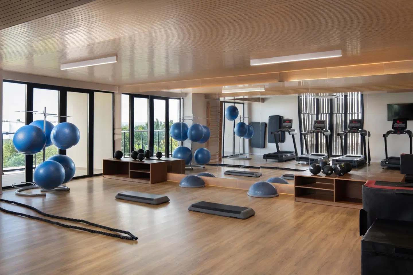 Serenade All Suites SPORTS_AND_LEISURE