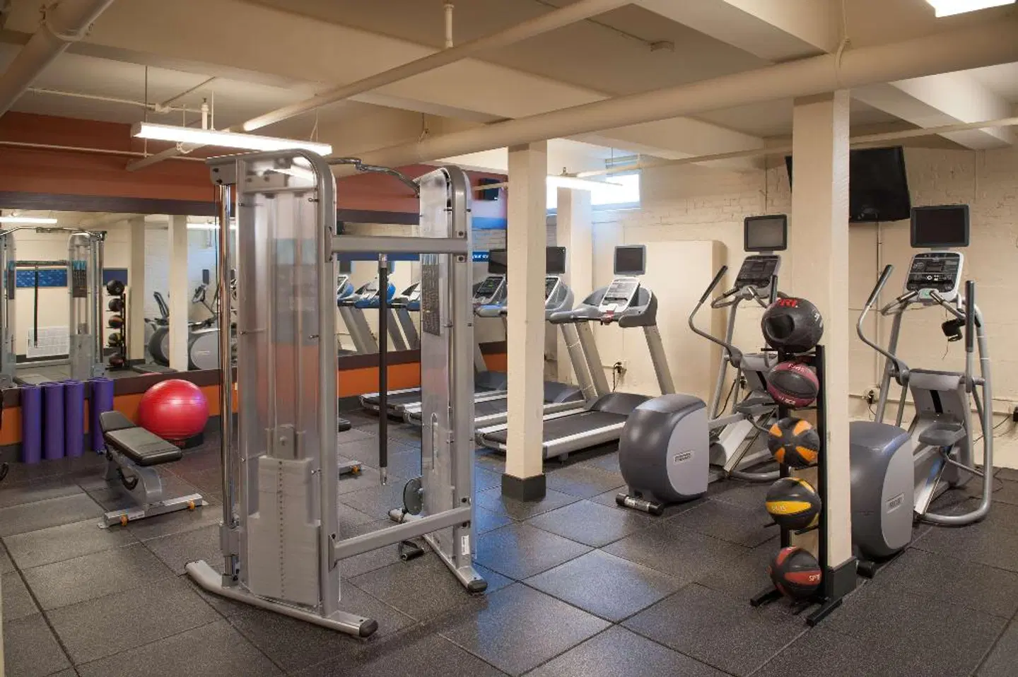 Hampton Inn & Suites New Orleans-Convention Center SPORTS_AND_LEISURE