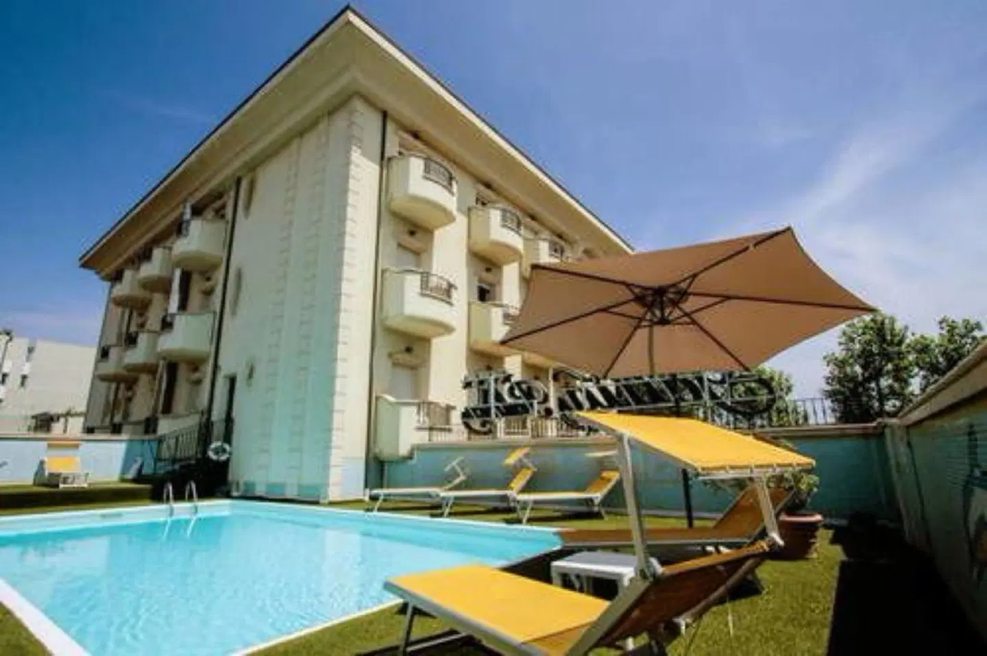 Gallia Palace OUTDOOR_POOL