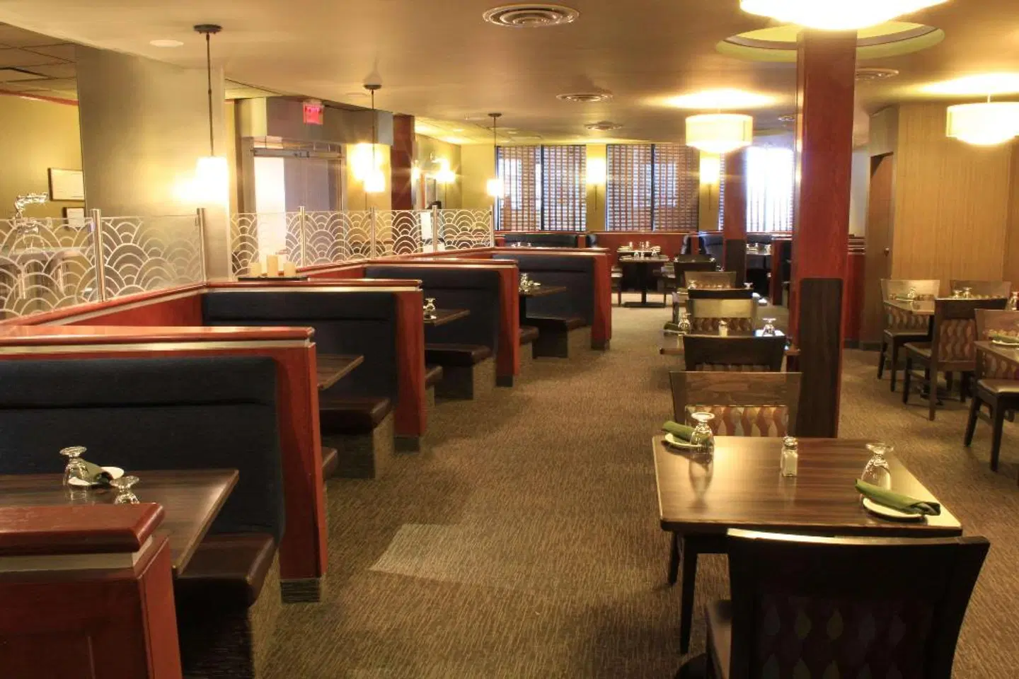 Quality Hotel & Conference Centre Sawridge Bar