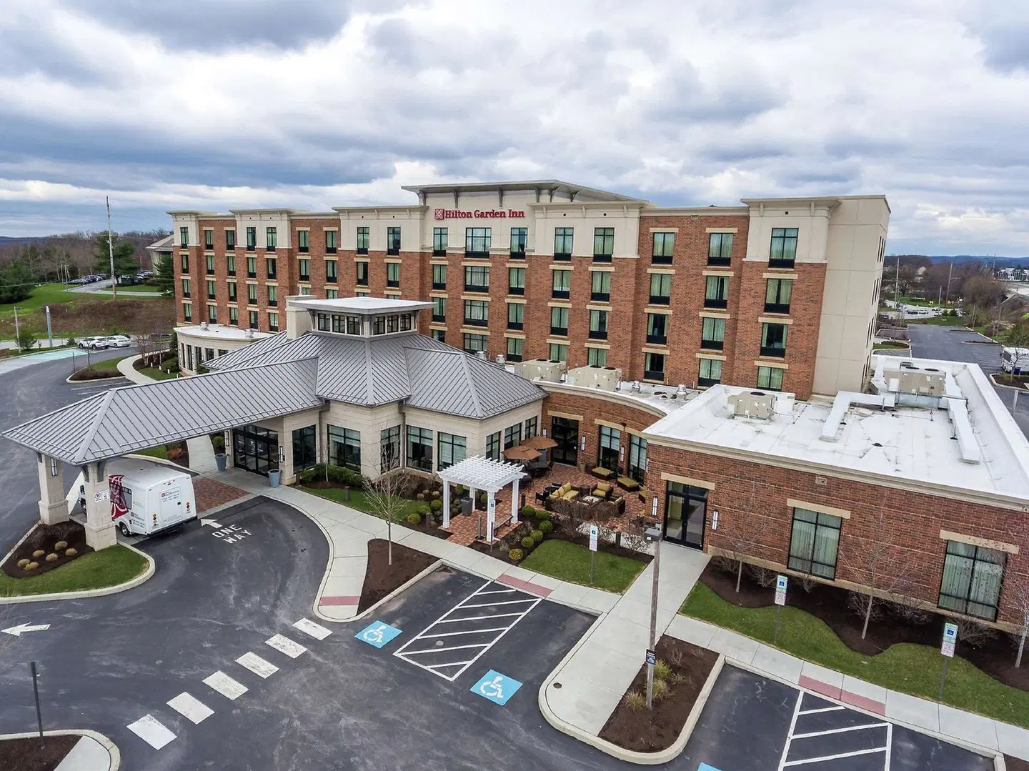 Hilton Garden Inn Exton/West Chester EXTERIOR