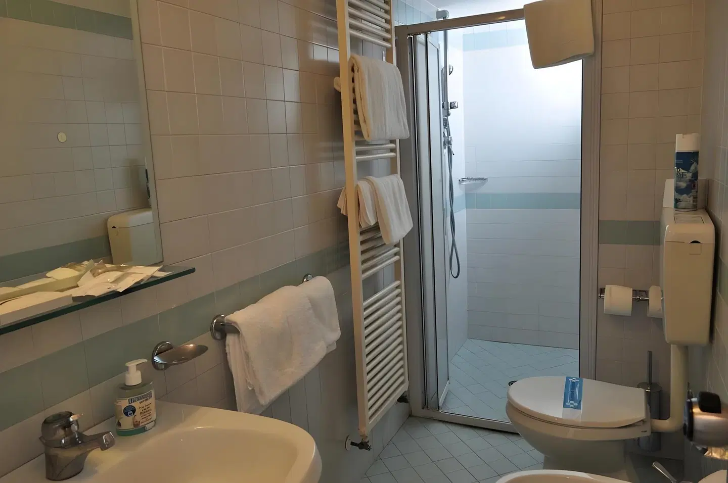 Esedra Hotel Badezimmer