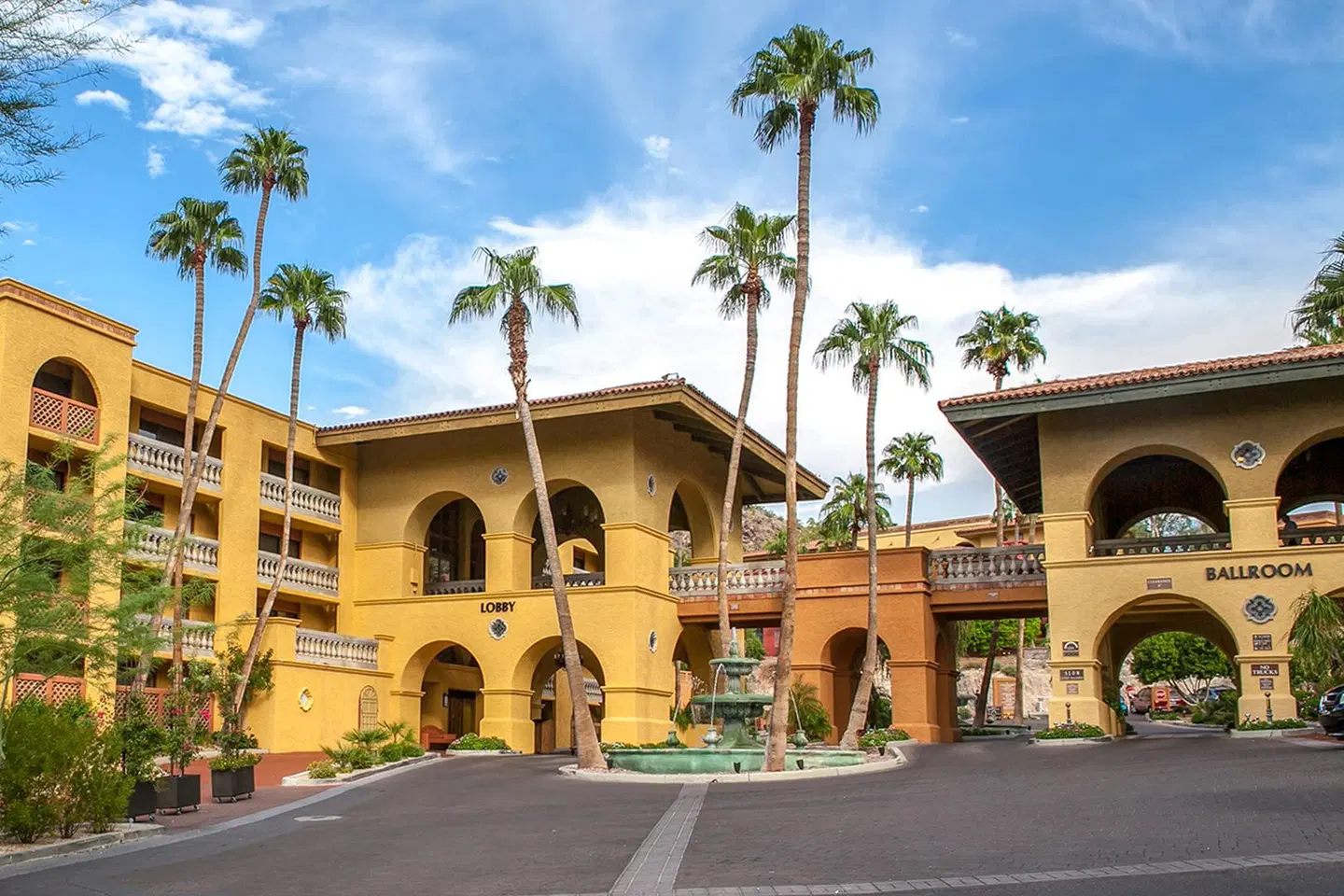 Hilton Phoenix Tapatio Cliffs Resort EXTERIOR