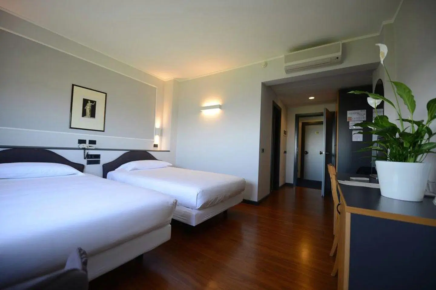 Mamiani ROOM_EXAMPLE