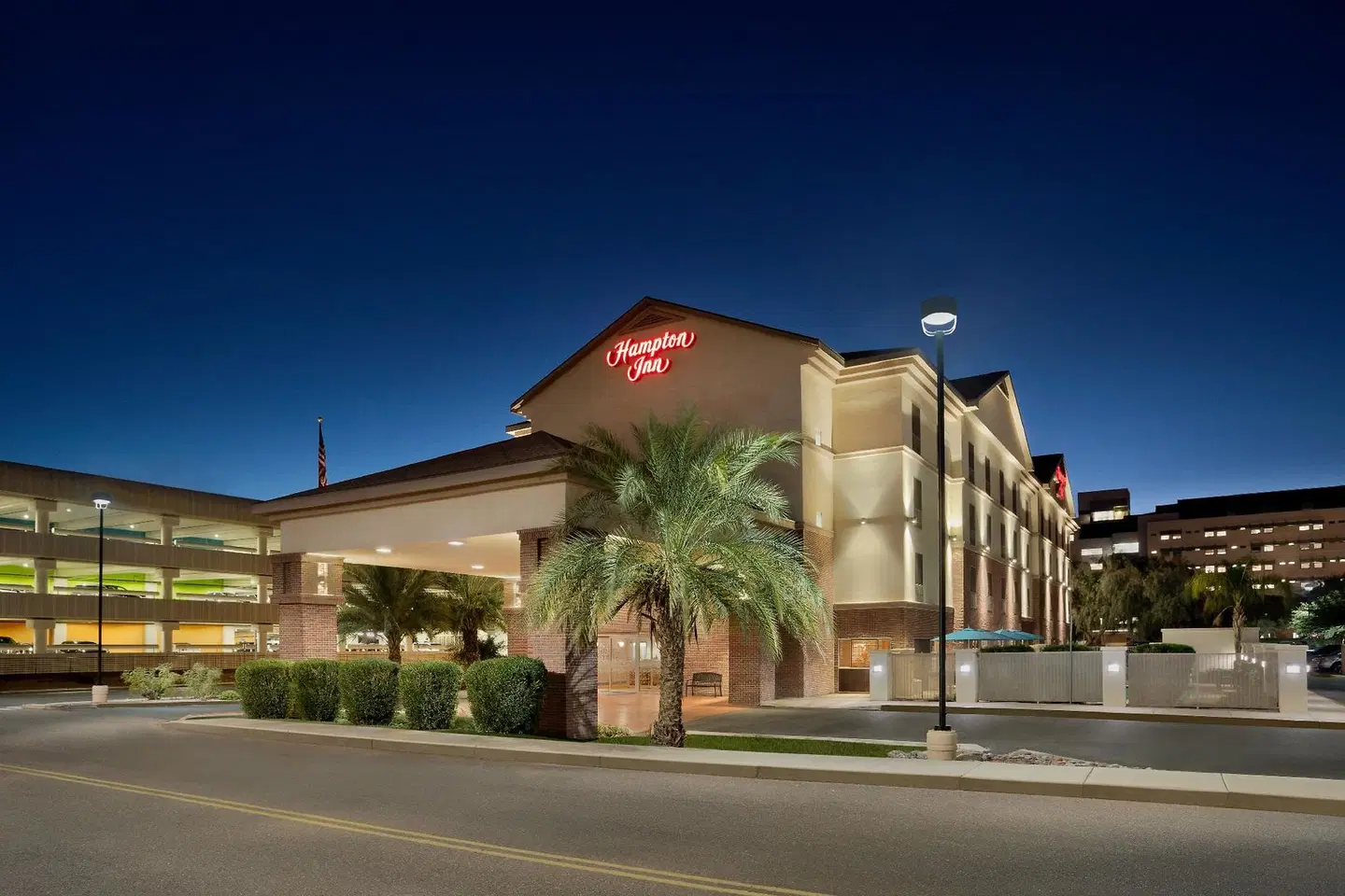 Hampton Inn Phoenix-Midtown-Downtown Area EXTERIOR