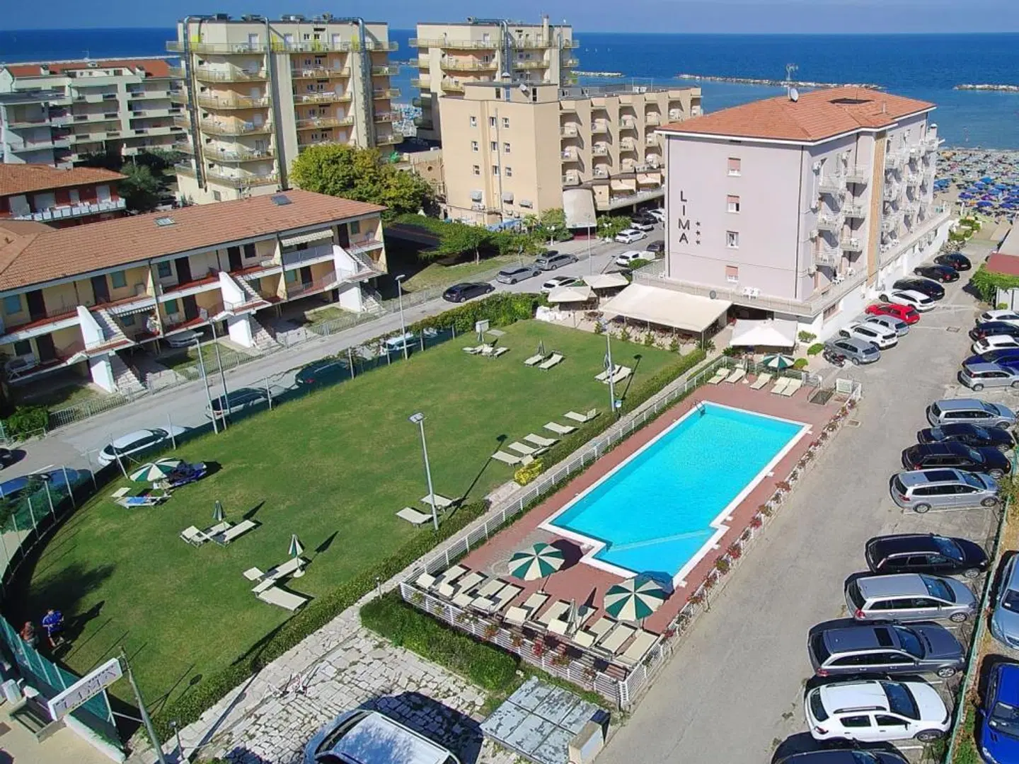 Lima OUTDOOR_POOL