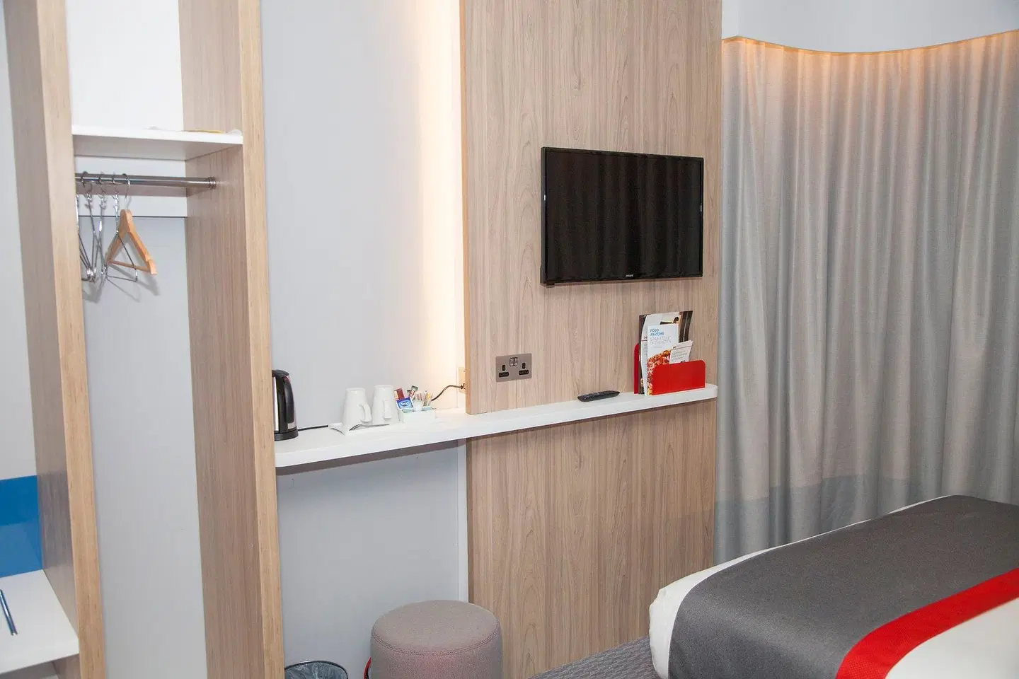 Holiday Inn Express Cardiff Bay ROOM_EXAMPLE