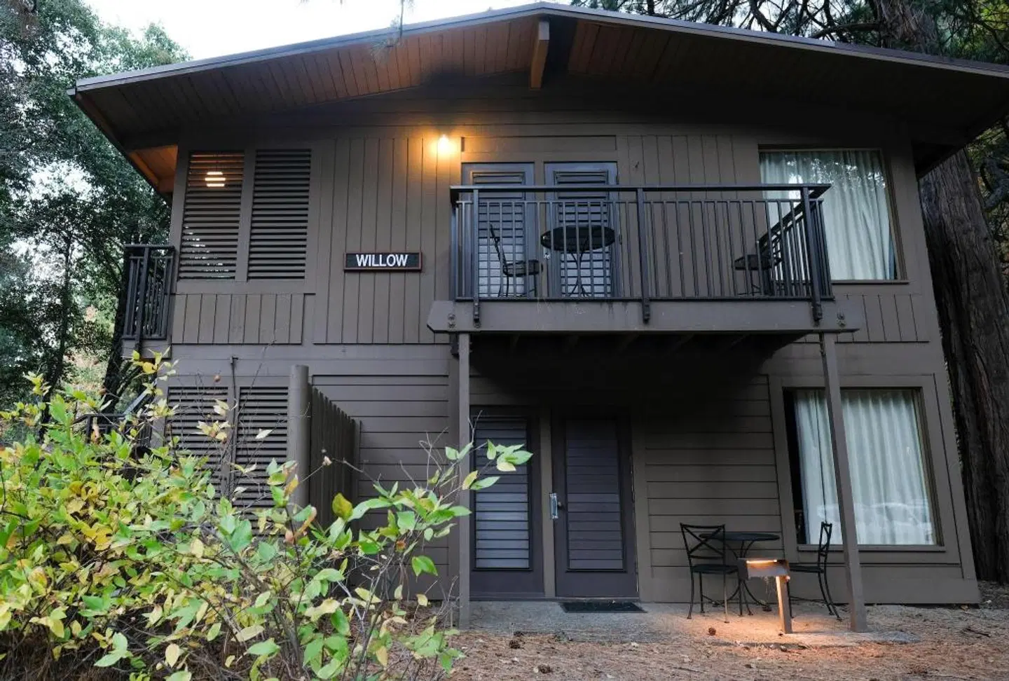 Yosemite Lodge at the Falls EXTERIOR