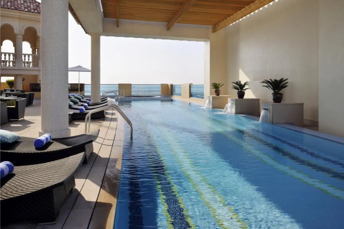 Marriott Executive Apartments Al Jaddaf Hallenbad