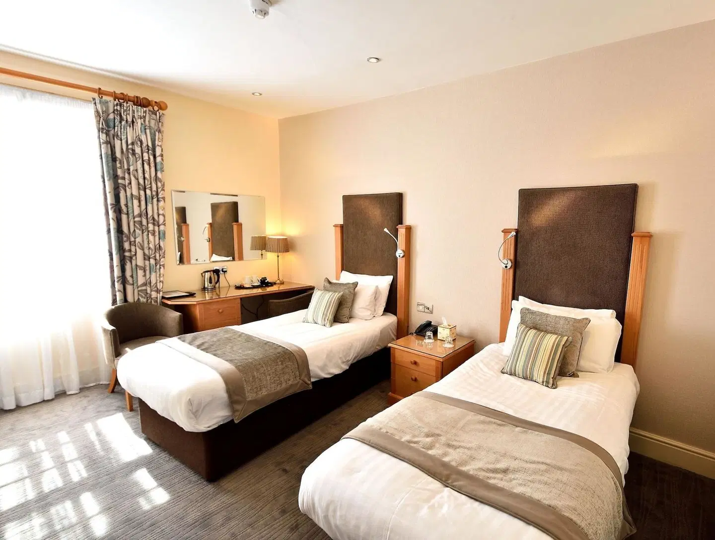 Queens Court Hotel ROOM_EXAMPLE