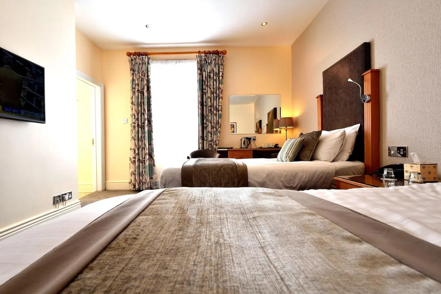 Queens Court Hotel ROOM_EXAMPLE
