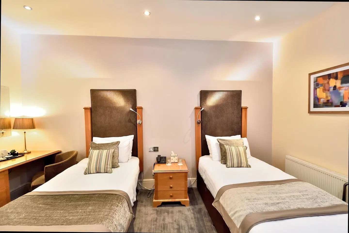 Queens Court Hotel ROOM_EXAMPLE