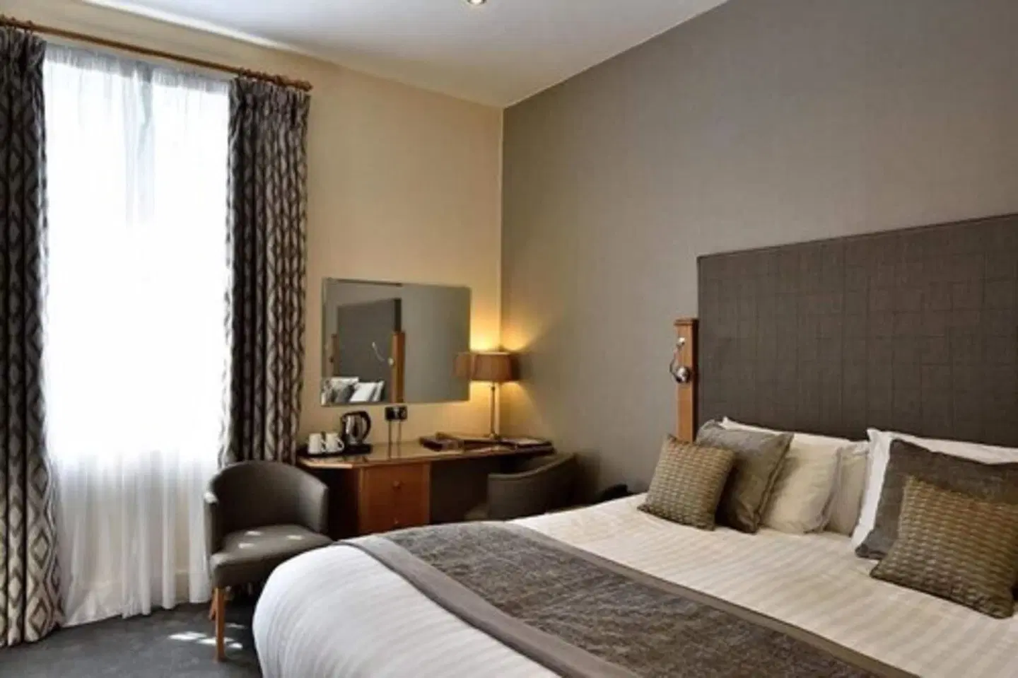 Queens Court Hotel ROOM_EXAMPLE