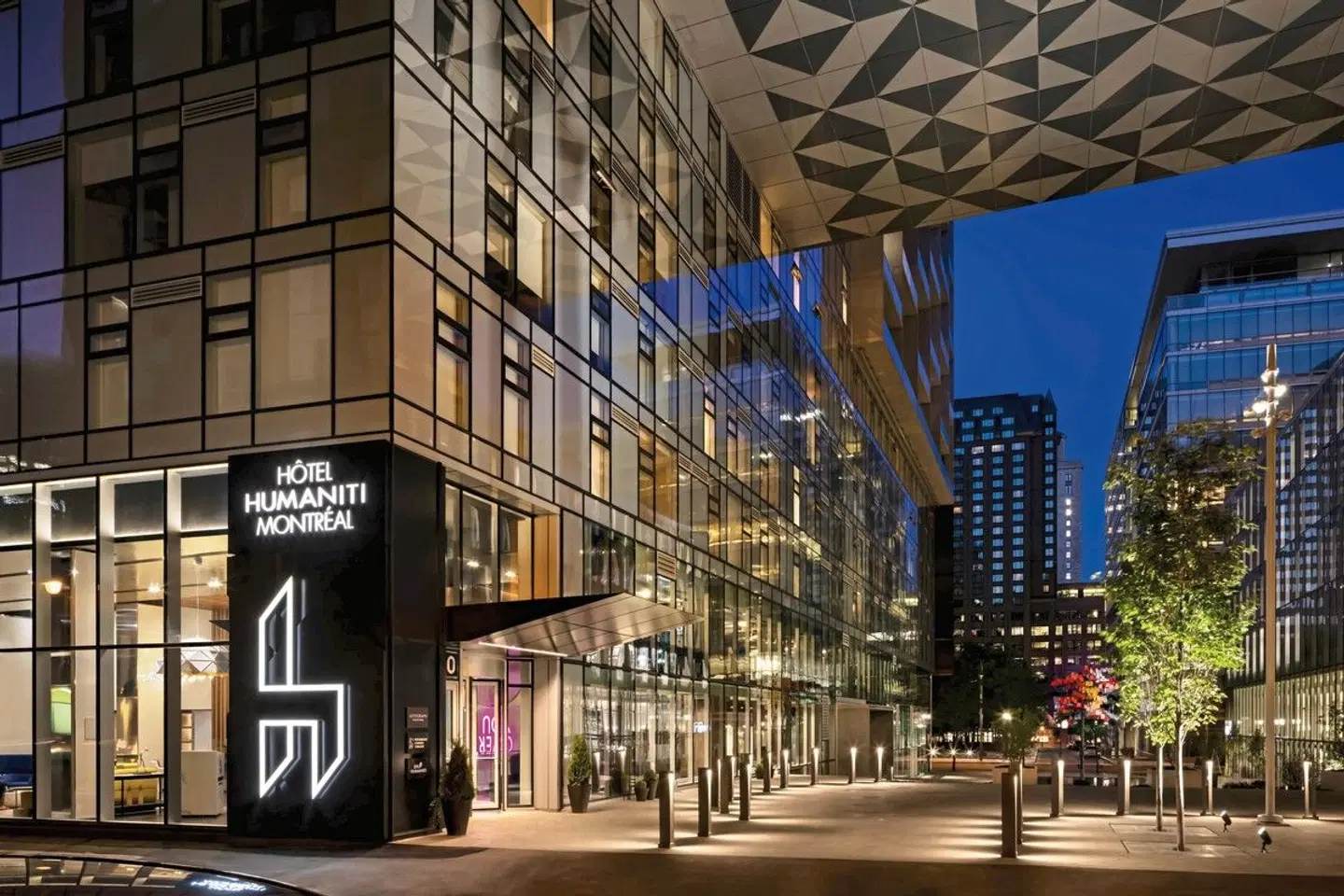 Humaniti Hotel Montreal Autograph Collection EXTERIOR