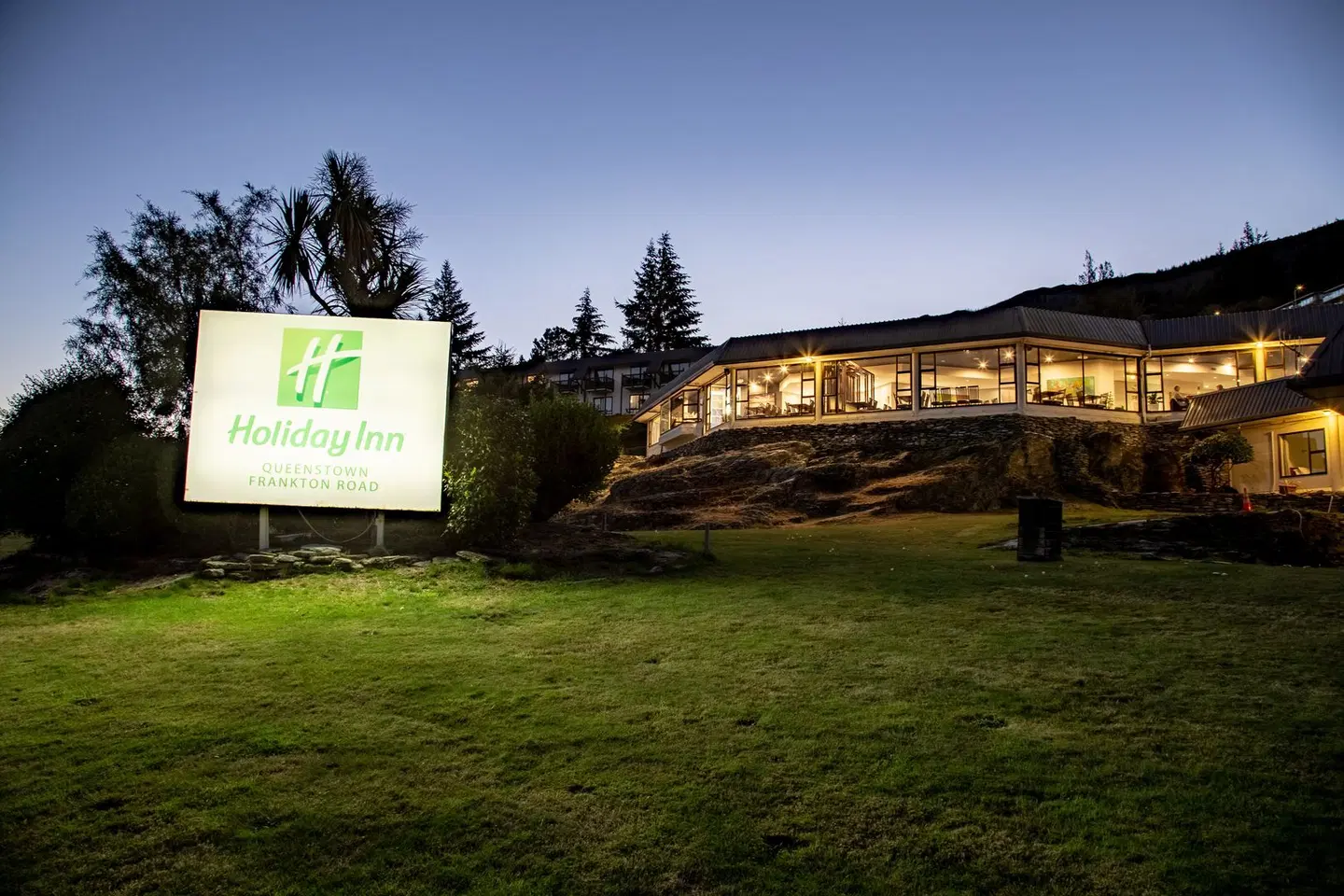 Holiday Inn Queenstown Frankton Road by IHG EXTERIOR