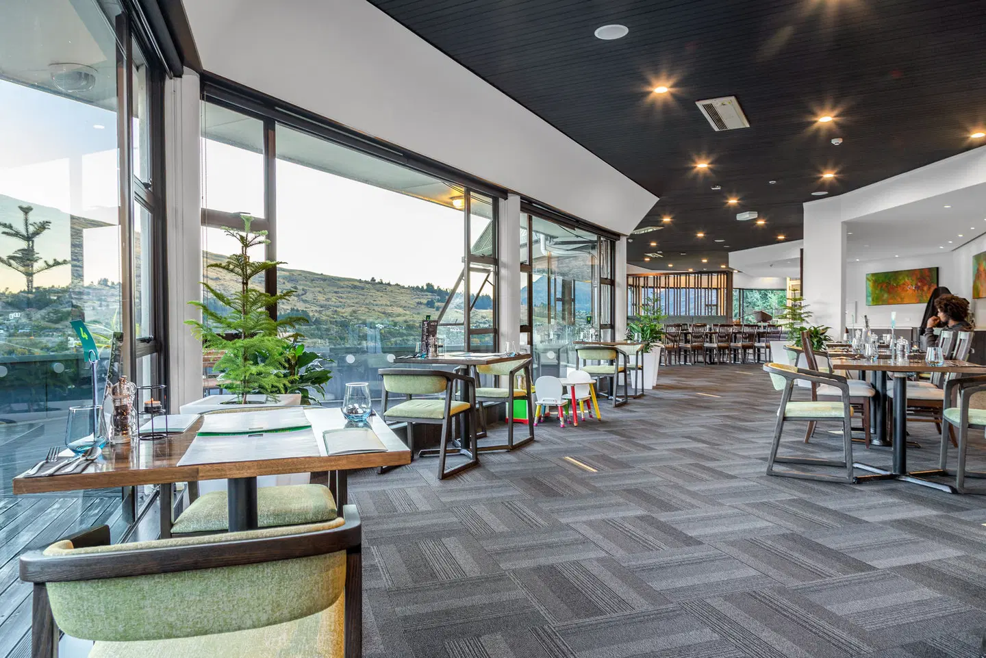 Holiday Inn Queenstown Frankton Road by IHG LOUNGE_LOBBY