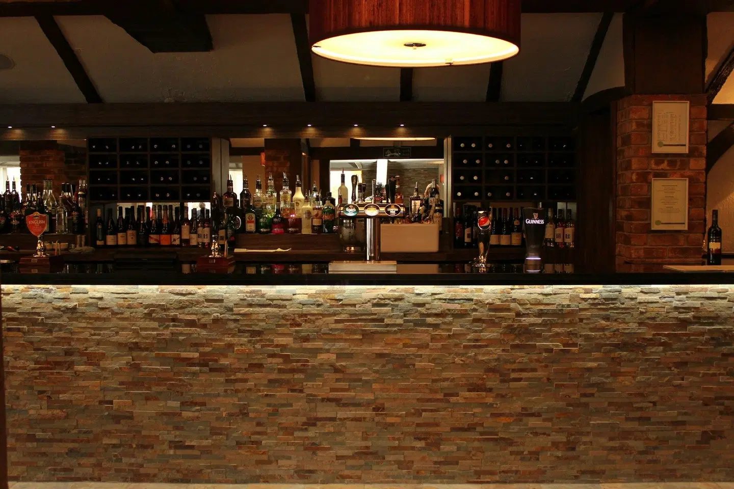 The Legacy Rose & Crown LOUNGE_LOBBY