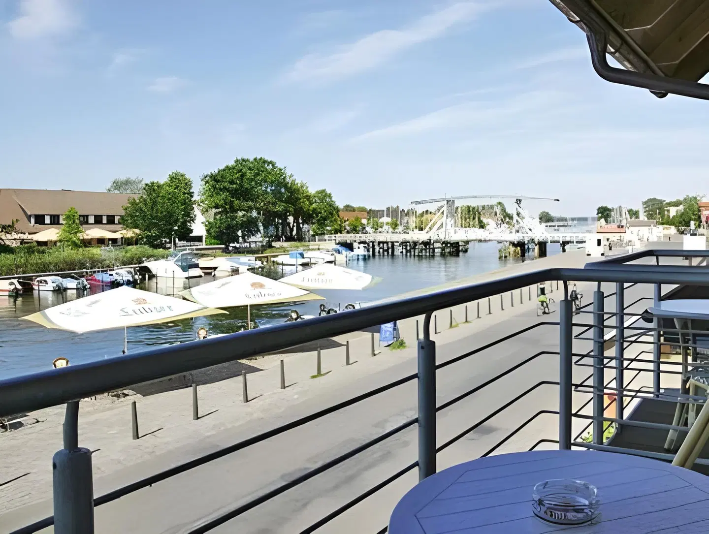 Zur Brücke Terrasse