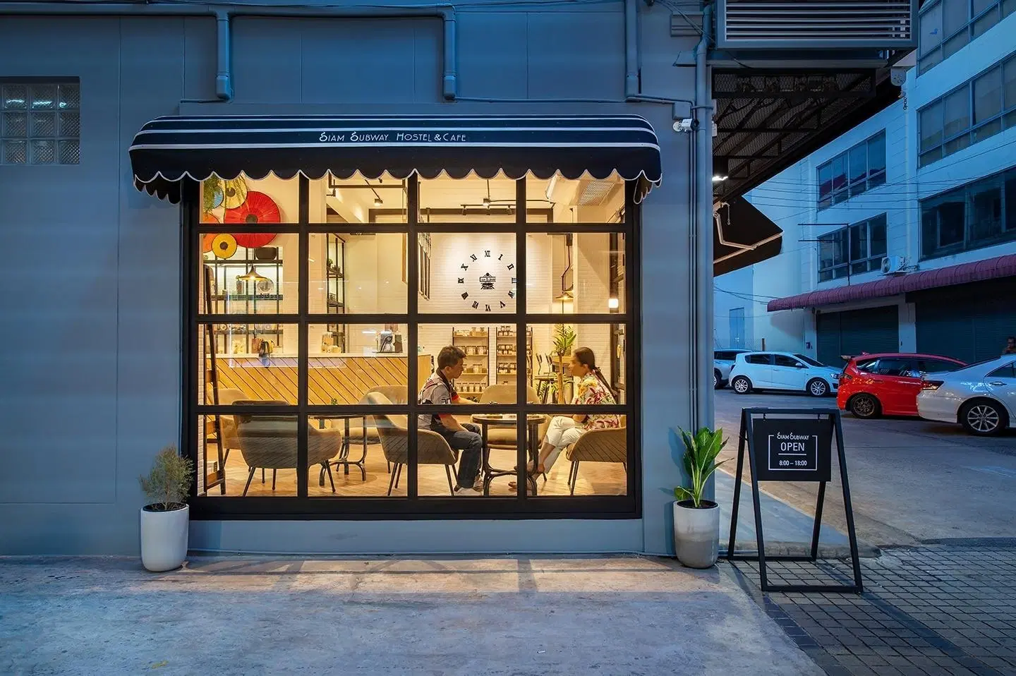 Siam Subway Hostel and Café EXTERIOR