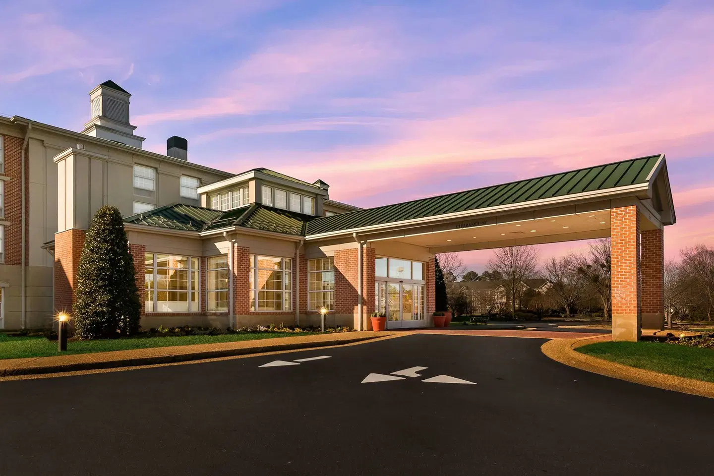 Hilton Garden Inn Williamsburg EXTERIOR