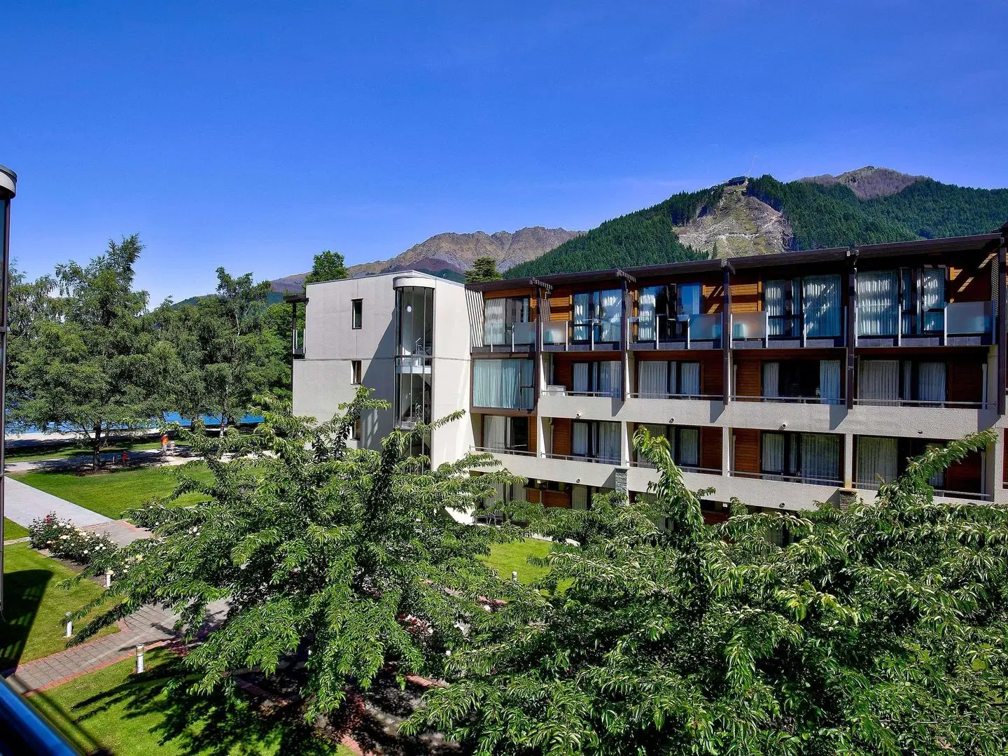 Novotel Queenstown Lakeside Hotel EXTERIOR