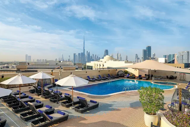 Mövenpick Hotel & Apartments Bur Dubai OUTDOOR_POOL