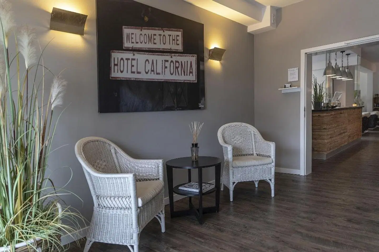 Beach Hotel California ROOM_EXAMPLE