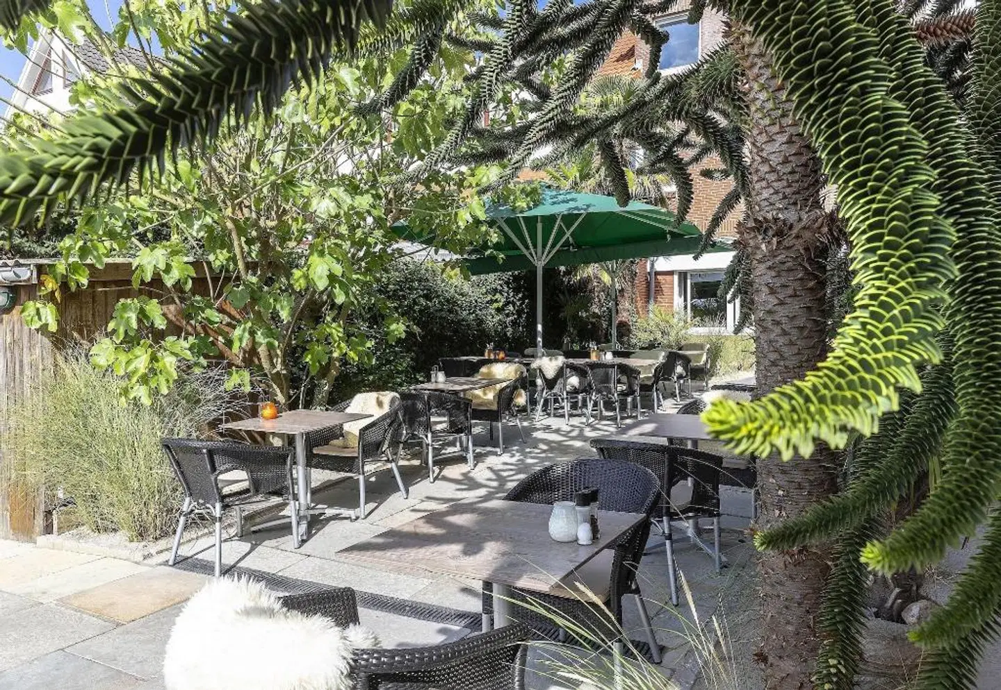 Beach Hotel California Terrasse