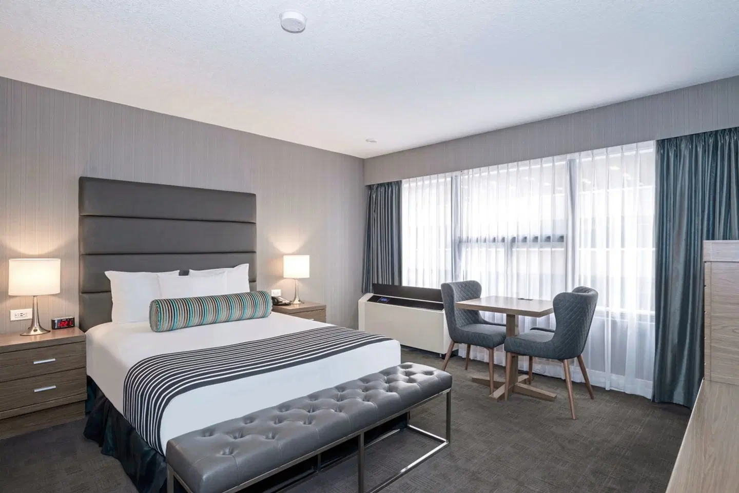 Sandman Signature Calgary Downtown Hotel ROOM_EXAMPLE