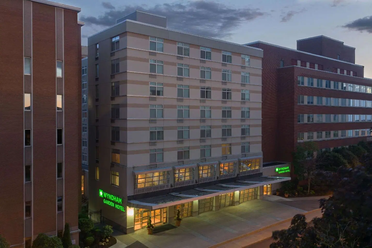 Wyndham Garden Buffalo Downtown EXTERIOR