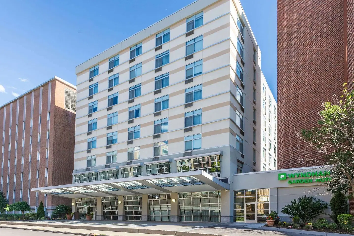 Wyndham Garden Buffalo Downtown EXTERIOR