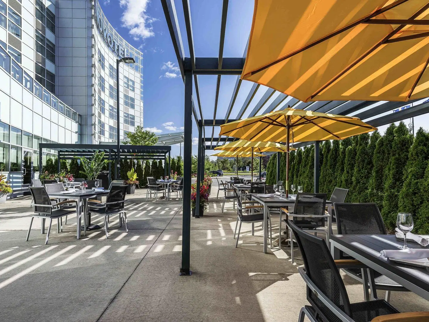 Novotel Montreal Airport Hotel Terrasse