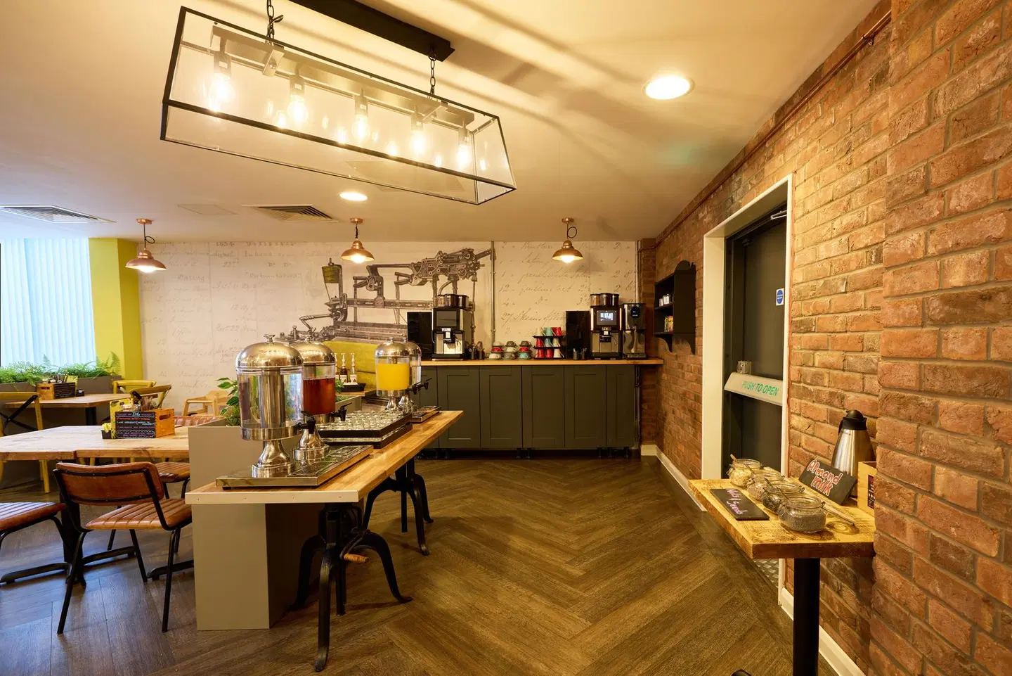 Holiday Inn - the niu, Loom Manchester North by IHG Restaurant