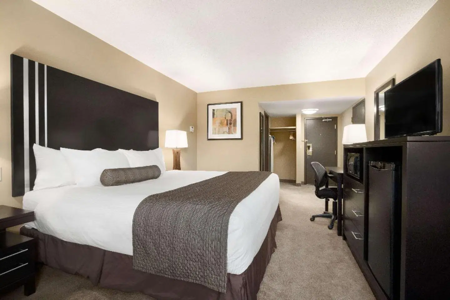 Days Inn Calgary Northwest ROOM_EXAMPLE