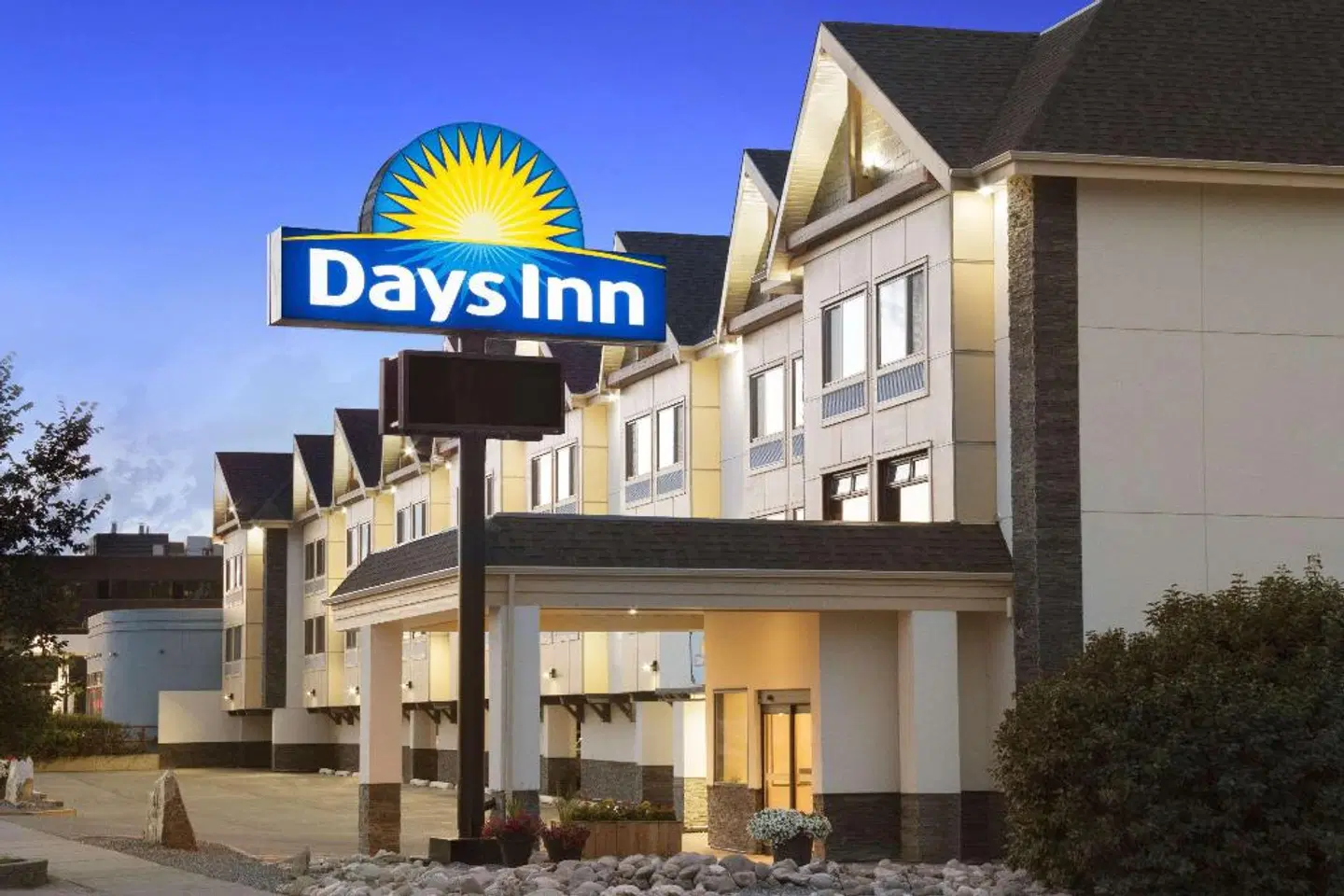 Days Inn Calgary Northwest EXTERIOR