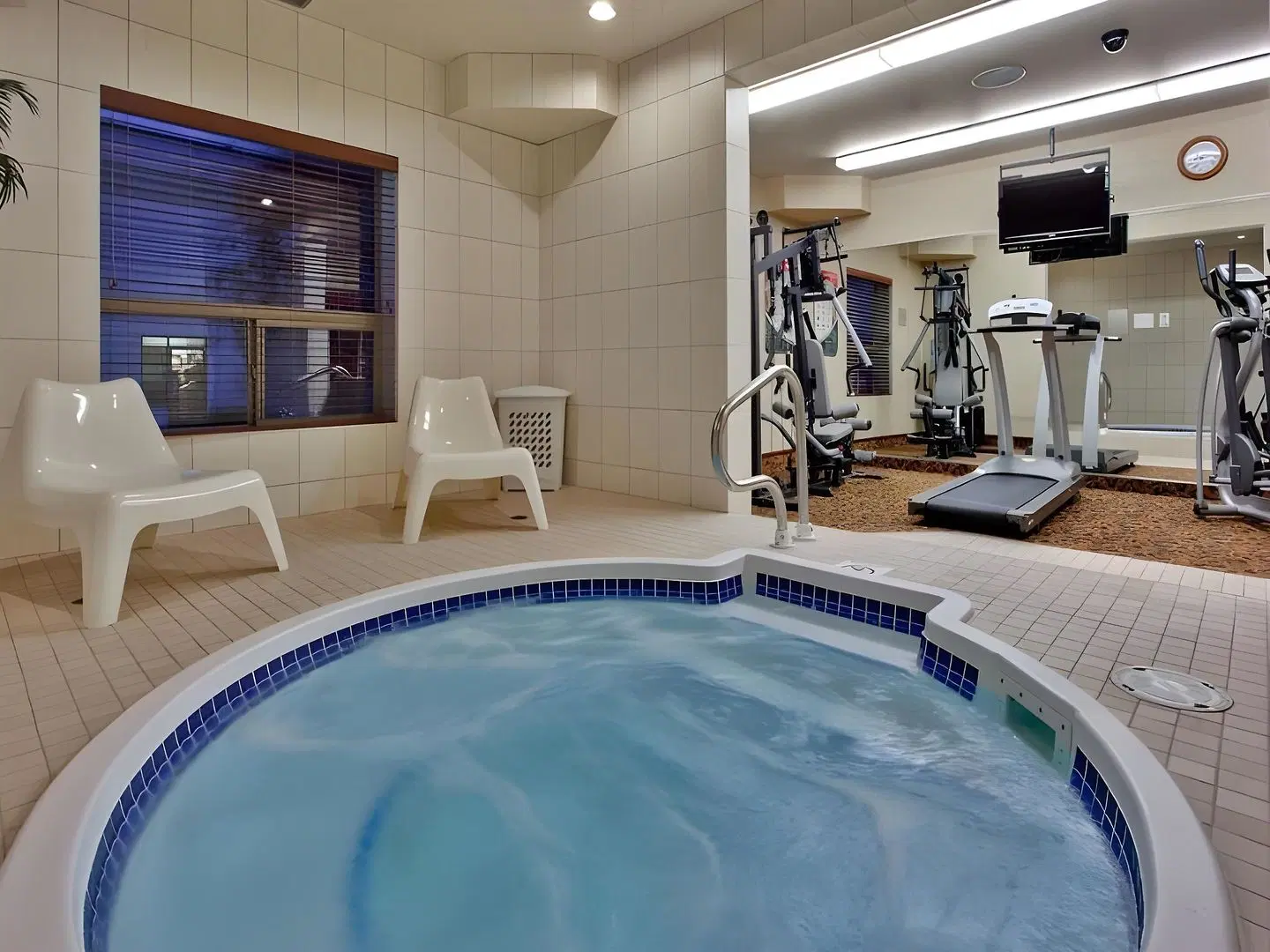 Holiday Inn Express & Suites Sherwood Park-Edmonton Area by IHG Hallenbad