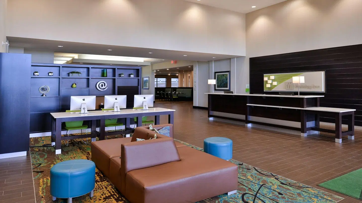 Holiday Inn Express & Suites Edmonton-International Airport by IHG Bar