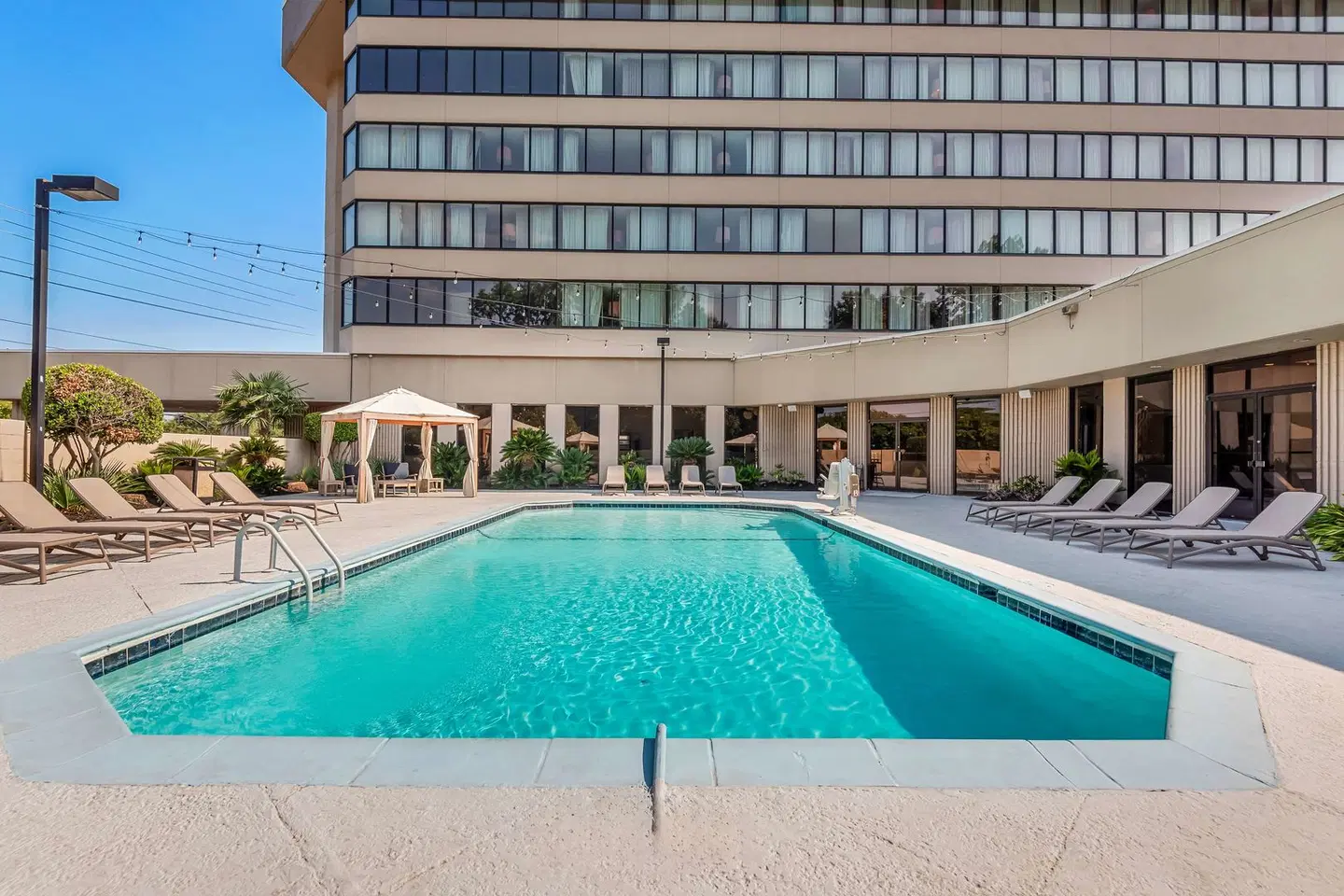 Magnolia Bluffs Casino Hotel, BW Premier Collection OUTDOOR_POOL