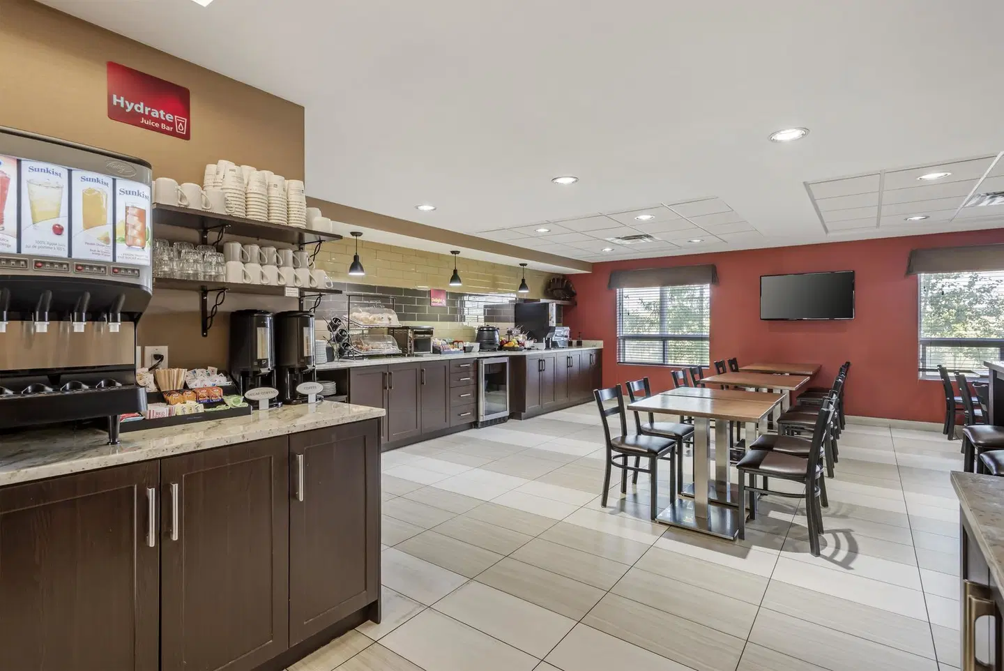 Best Western Plus Red Deer Inn & Suites Bar