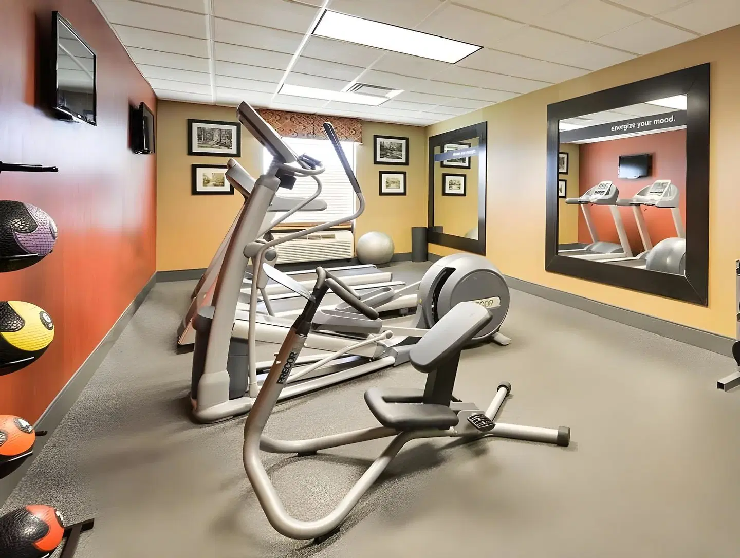 Hampton Inn Utica SPORTS_AND_LEISURE