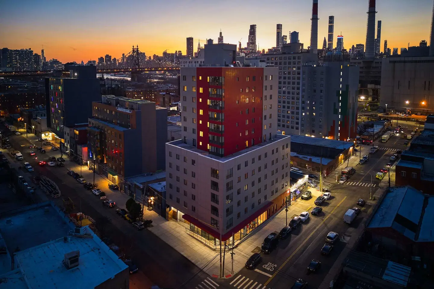 Hampton Inn by Hilton Long Island City New York EXTERIOR