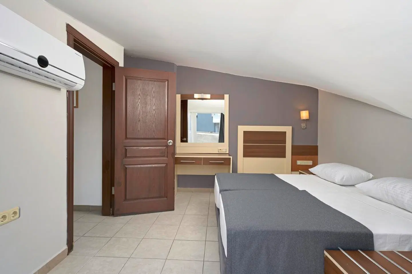 Kaila Krizantem Hotel ROOM_EXAMPLE