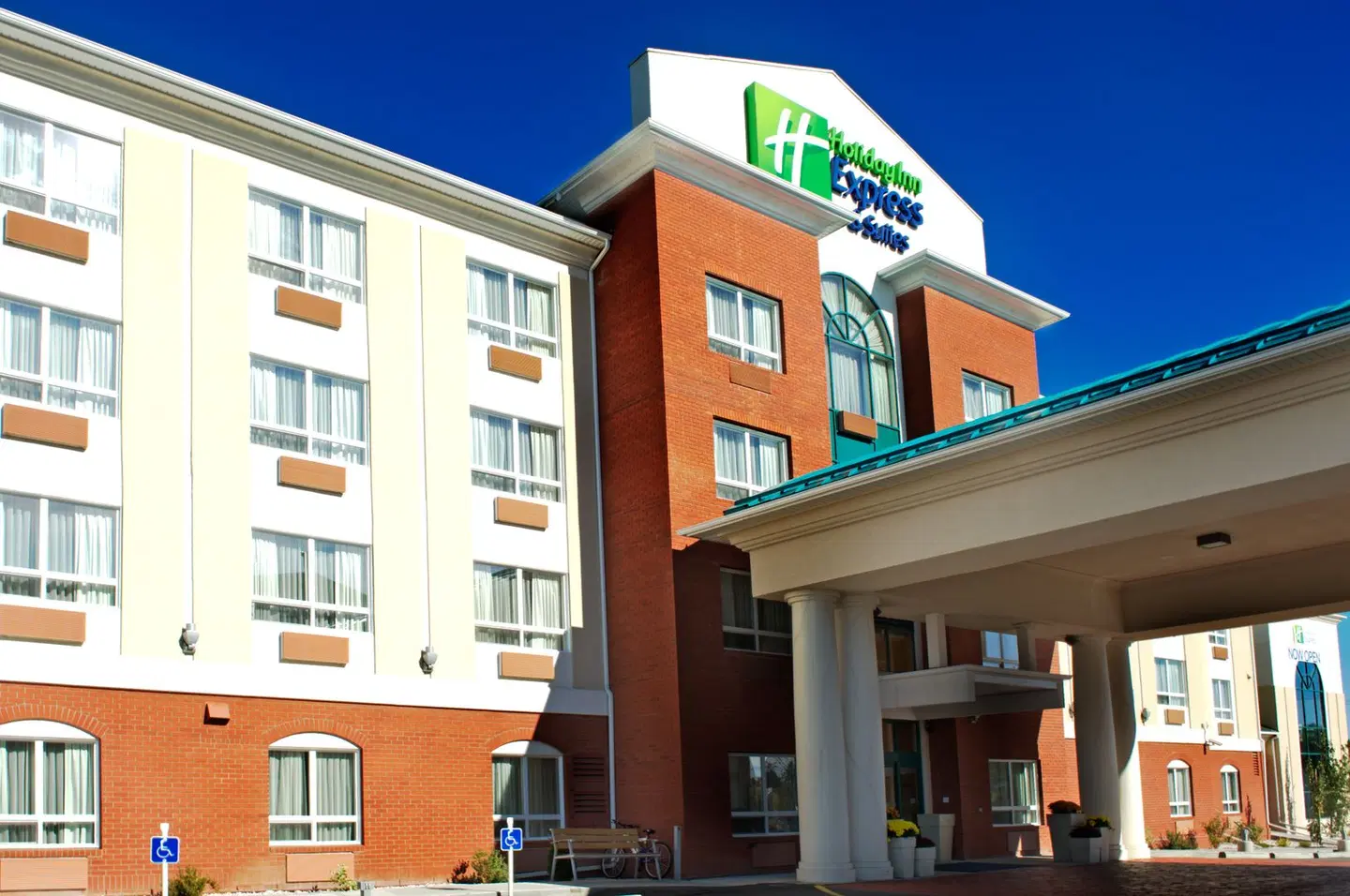 Holiday Inn Express & Suites Edson by IHG EXTERIOR