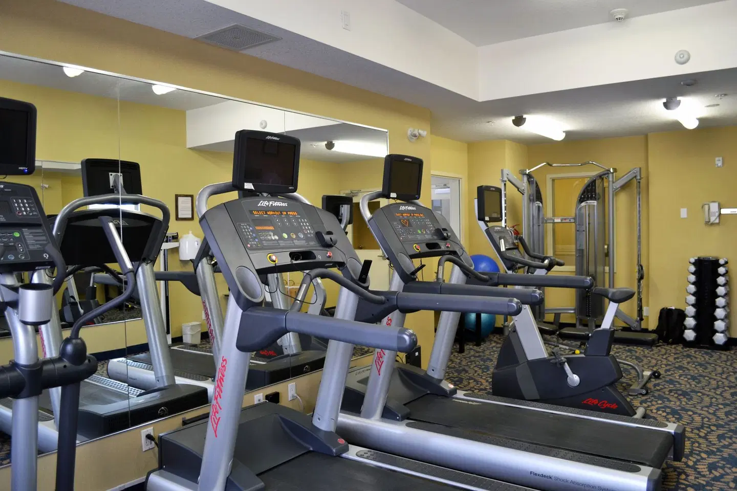 Holiday Inn Express & Suites Edson by IHG SPORTS_AND_LEISURE