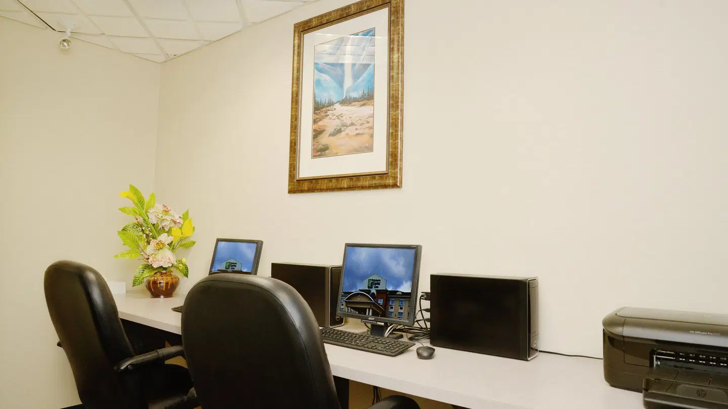 Holiday Inn Express & Suites Edson by IHG ROOM_EXAMPLE