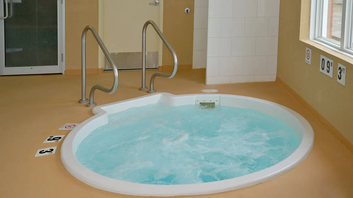 Holiday Inn Express & Suites Edson by IHG HEALTH_BEAUTY
