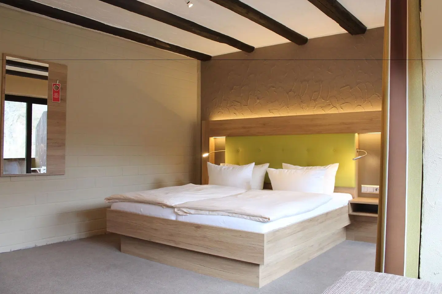 Sewenig ROOM_EXAMPLE