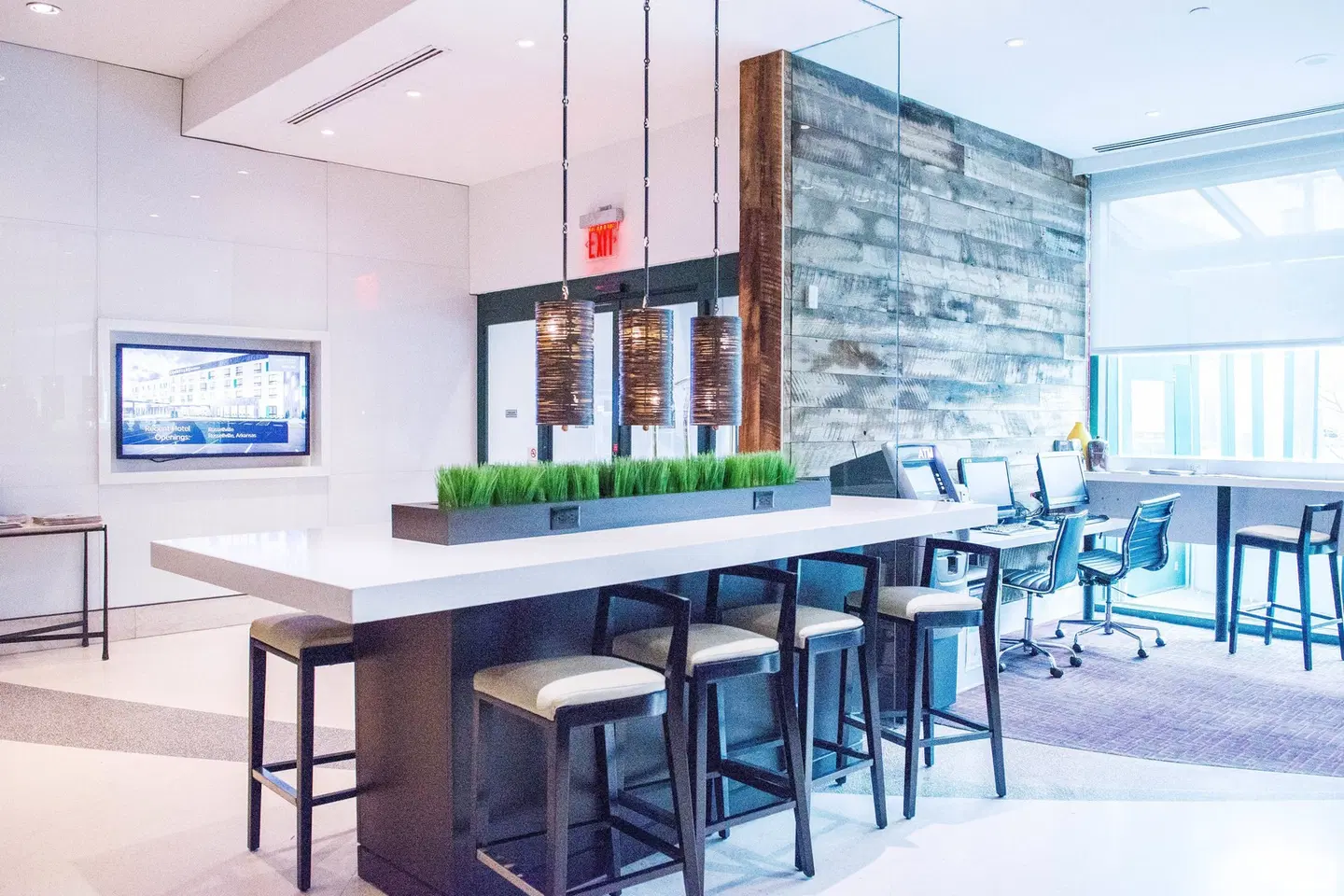 Courtyard by Marriott New York JFK Airport Bar